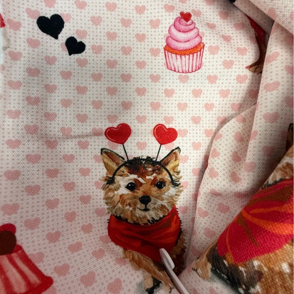 NWT Cupcakes & Cashmere Dogs & Hearts Kitchen Towel Set Of 2 Valentine Bulldog - Picture 6 of 6